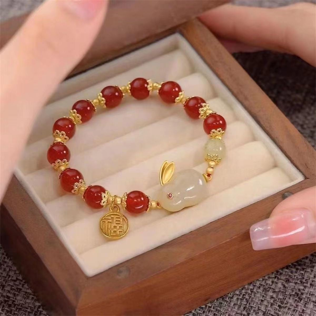 A new Chinese-style glass bead bracelet as a birthday gift for your girlfriend